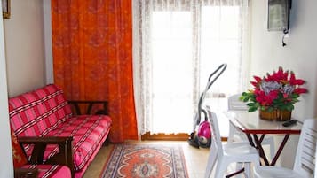 Apartment, 1 Bedroom, Sea View | Living area