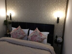 Iron/ironing board, WiFi, bed sheets, wheelchair access