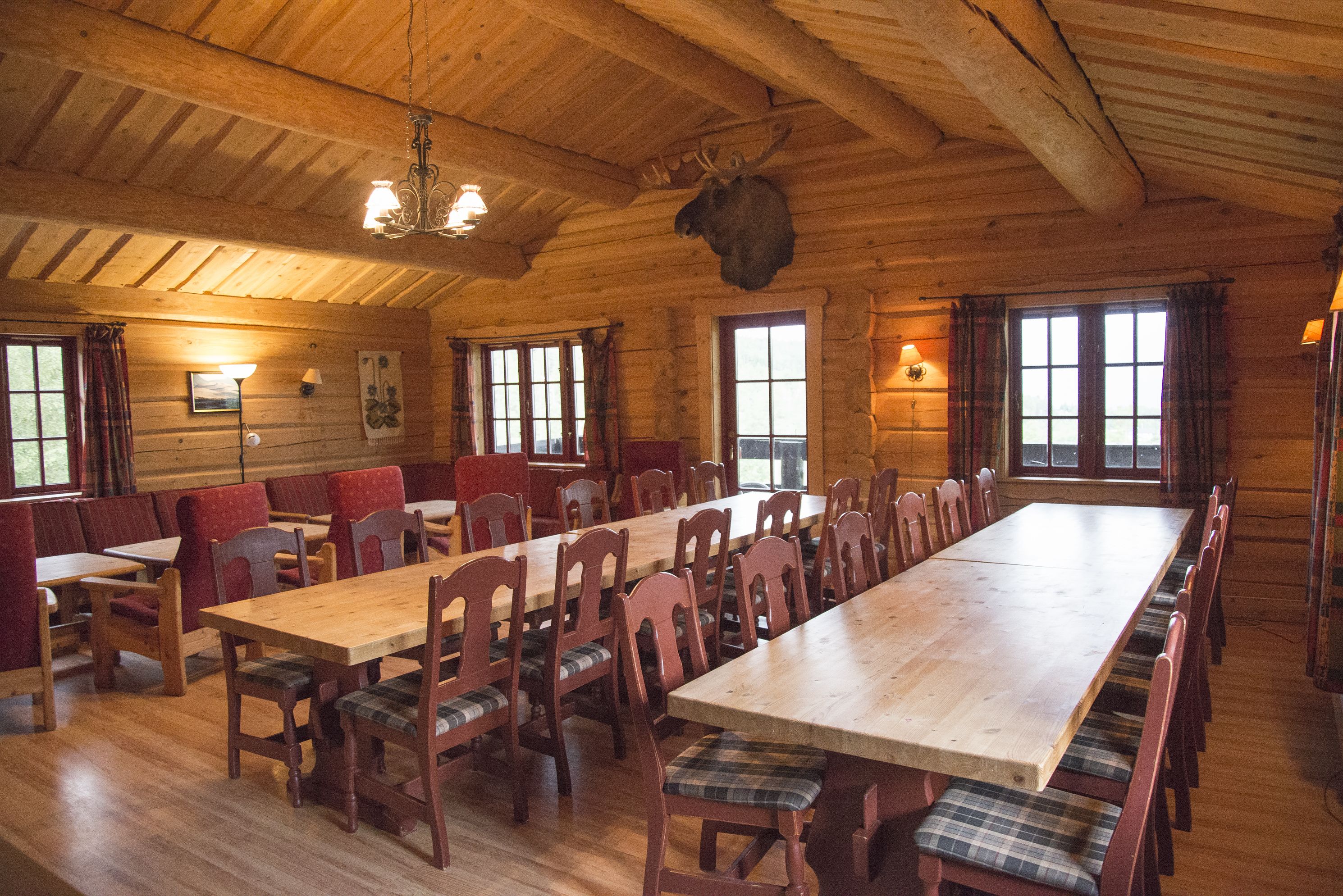 เบสิกบังกะโล, 2 ห้องนอน (linen and towels not included) | ห้องนั่งเล่น | ทีวีจอแบน