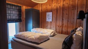 Familiehytte, 2 soverom (linen & towels not included) | Skrivebord for bærbar PC, blendingsgardiner og wi-fi (inkludert)
