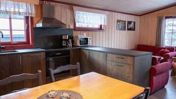 2 عدّة غرف نوم ومساحة عمل للكمبيوتر المحمول وستائر تعتيم وواي فاي مجانًا