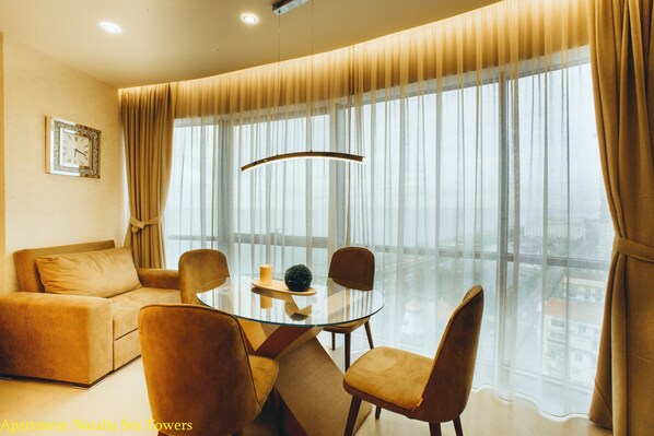 Studiosvit Panoramic | 1 sovrum, sängtillbehör av högsta kvalitet och individuell inredning