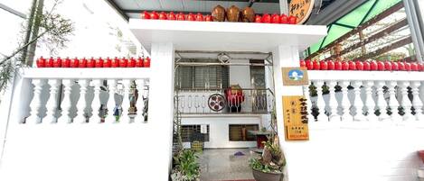 Mặt tiền nơi lưu trú