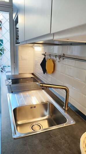 Fridge, microwave, stovetop, coffee/tea maker - Casa Arriano 11 at the Pigneto (Roma)