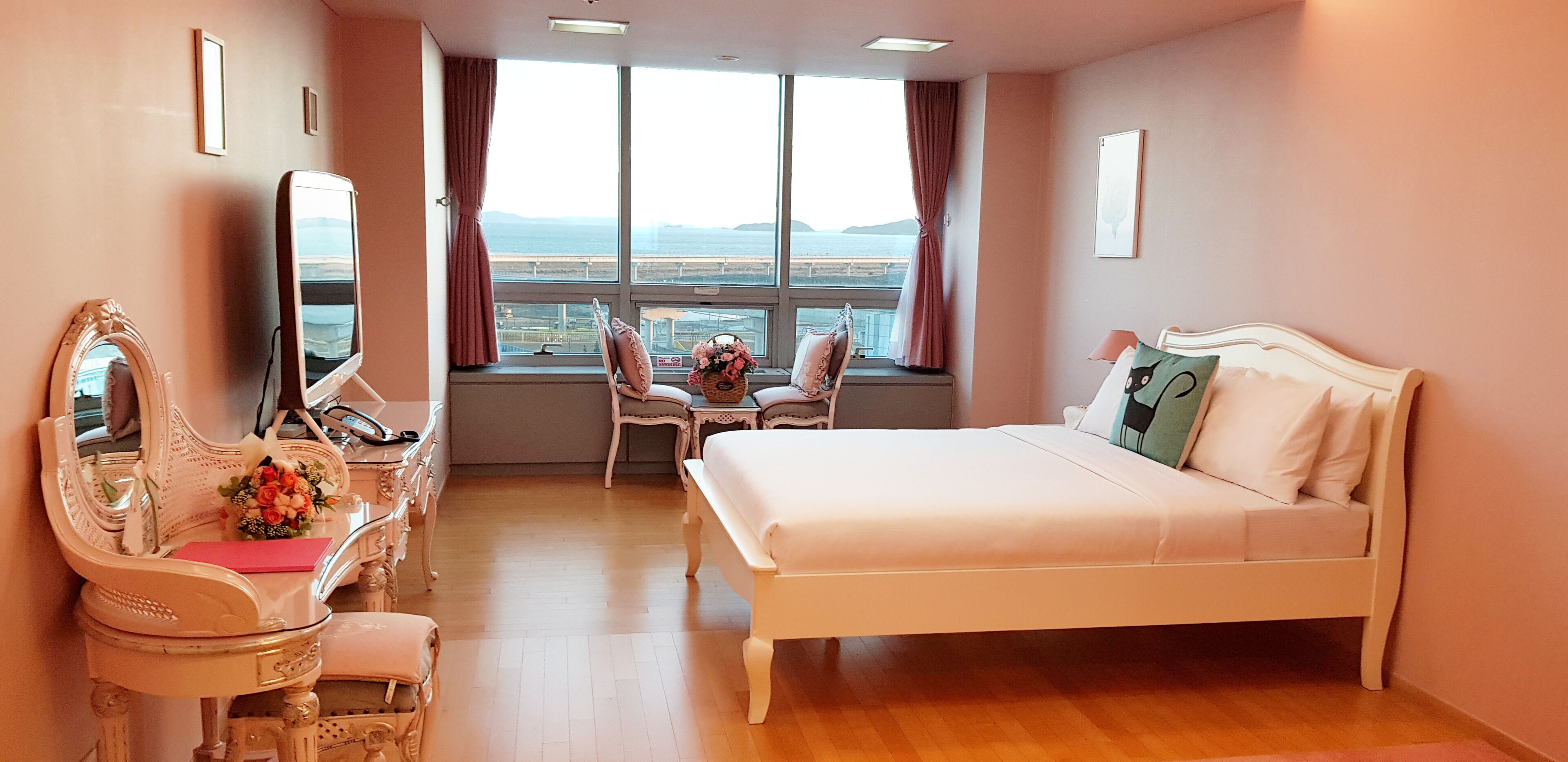 deluxe double room | individually decorated, individually furnished, desk, blackout curtains