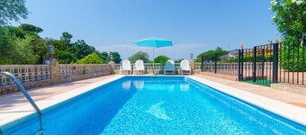 Club Villamar - Wonderful villa with 2 kitchens, nice garden with bbq, fenced pool in a quiet are...