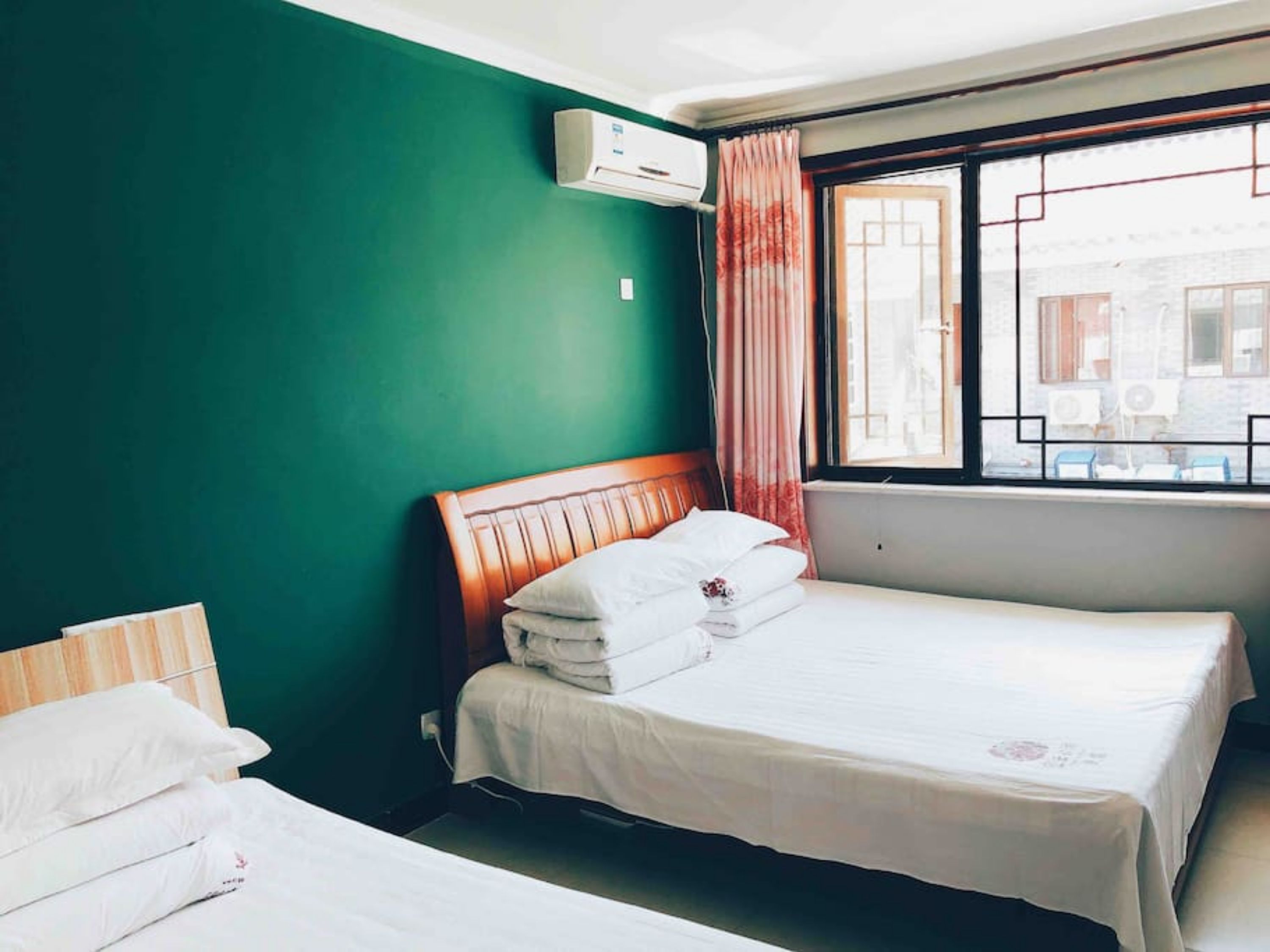 Desk, blackout curtains, free WiFi