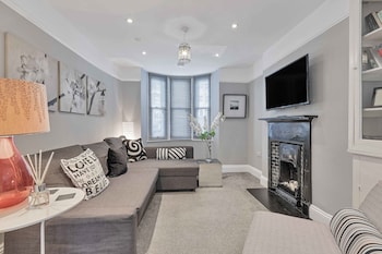 Central Pier Place | By My Getaways