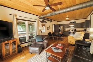 TV - Awesome 4bdrm 2 bath Lake house-Eagle River Chain- Catfish Lake (Eagle River)