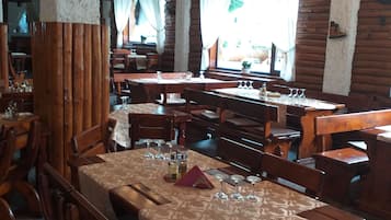 Ferdiglaget frokost hver dag (RON 25 per person)