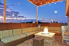 Terrace/patio - Home2 Suites by Hilton Pecos (Pecos)