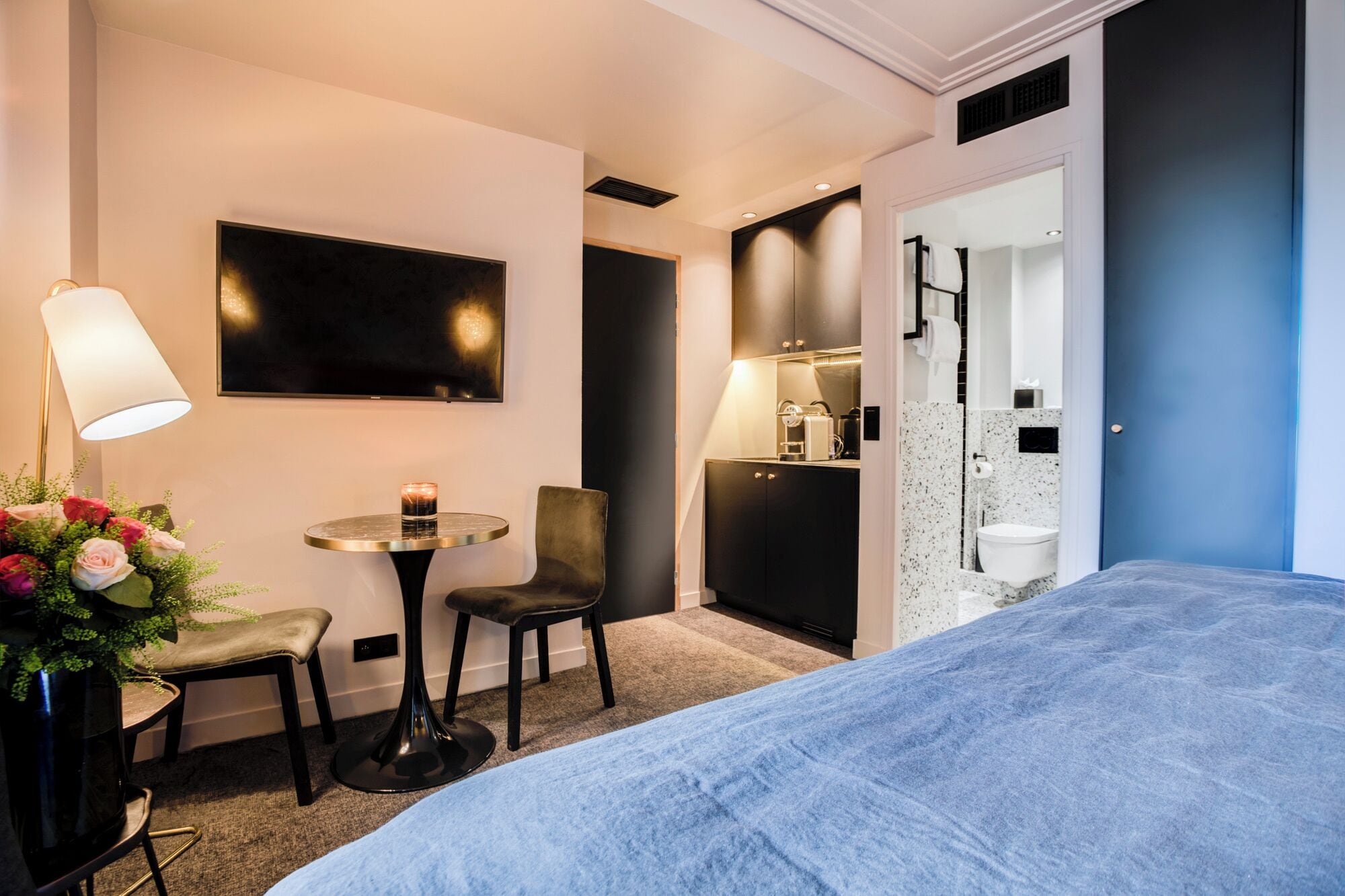 Classic Room | Private kitchen | Mini-fridge, microwave, stovetop, espresso maker