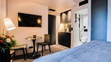 Klassieke kamer | Privékeuken | Een mini-koelkast, een magnetron, een kookplaat, een espressoapparaat