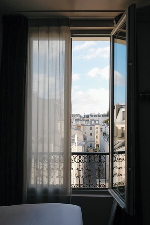 Studio | 1 bedroom, Select Comfort beds, in-room safe, individually decorated
