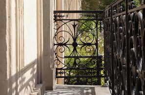 Balcony - Rayz Eiffel (Paris)