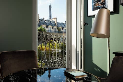 Habitación Deluxe, balcón (View Eiffel Tower) | Zona de estar | Una televisión de pantalla plana, servicios de streaming