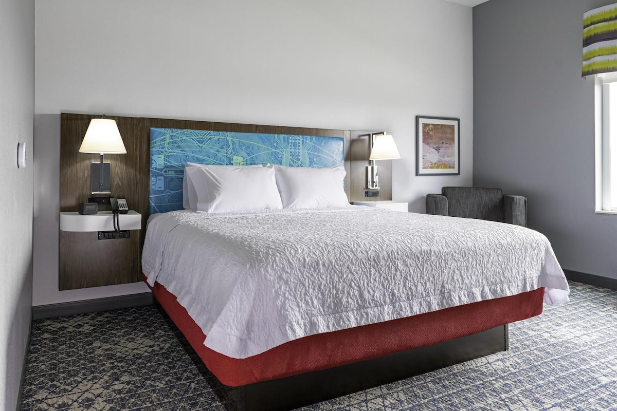 Verdunkelungsvorhänge, Bügeleisen/Bügelbrett, kostenlose Babybetten