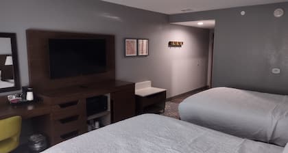 Hampton Inn & Suites Pittsburgh New Stanton