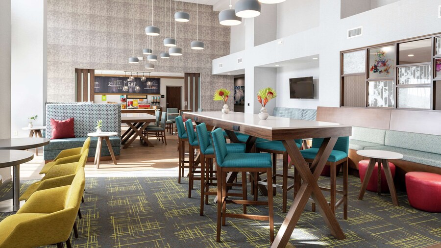 Hampton Inn & Suites Pittsburgh New Stanton