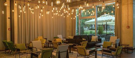 Frühstück, Mittagessen, Abendessen, lokale Küche