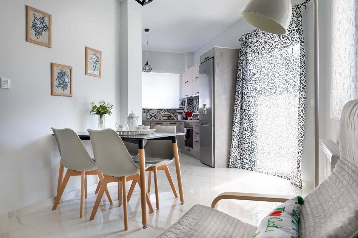 Apartment, 1 Bedroom (E) | Living area