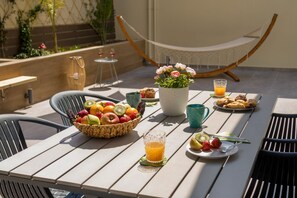 Apartment, 1 Bedroom (E) | Terrace/patio