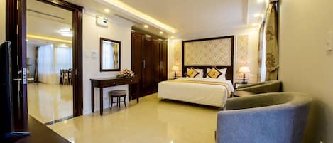 Estudio | Caja de seguridad en la habitación y escritorio