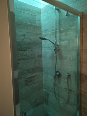 Bathroom shower - San Pietro al Borgo (Molfetta)