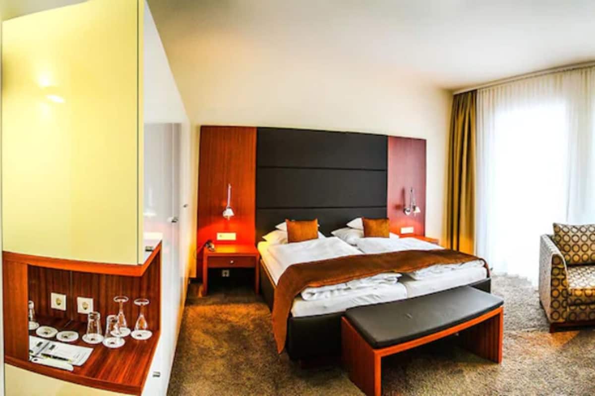 Double Room (Kat. D) | Minibar, in-room safe, soundproofing, cribs (free)