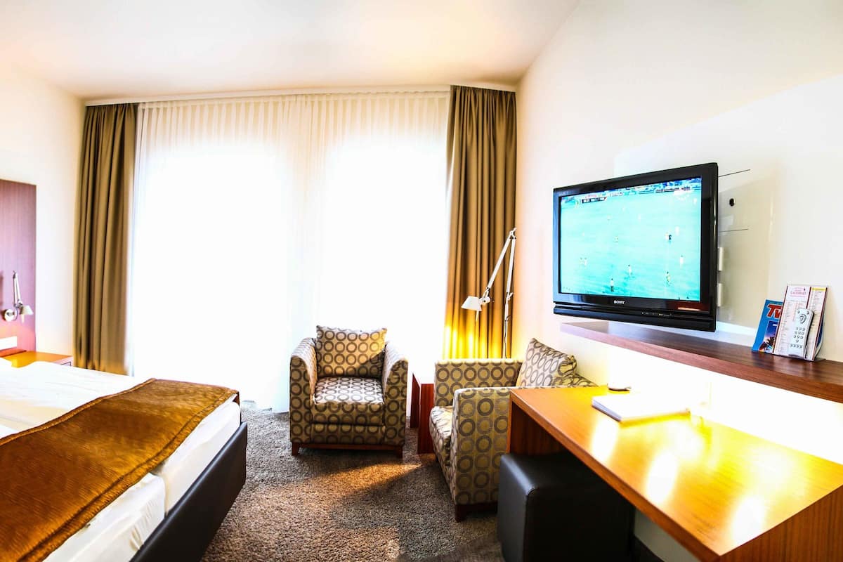 Double Room (Kat. C) | Minibar, in-room safe, soundproofing, cribs (free)