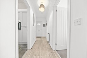 Room amenity - Two Bedroom Apartment by Klass Living Serviced Accommodation Motherwell - Anderson Apartment With WiFi &Parking (Motherwell)