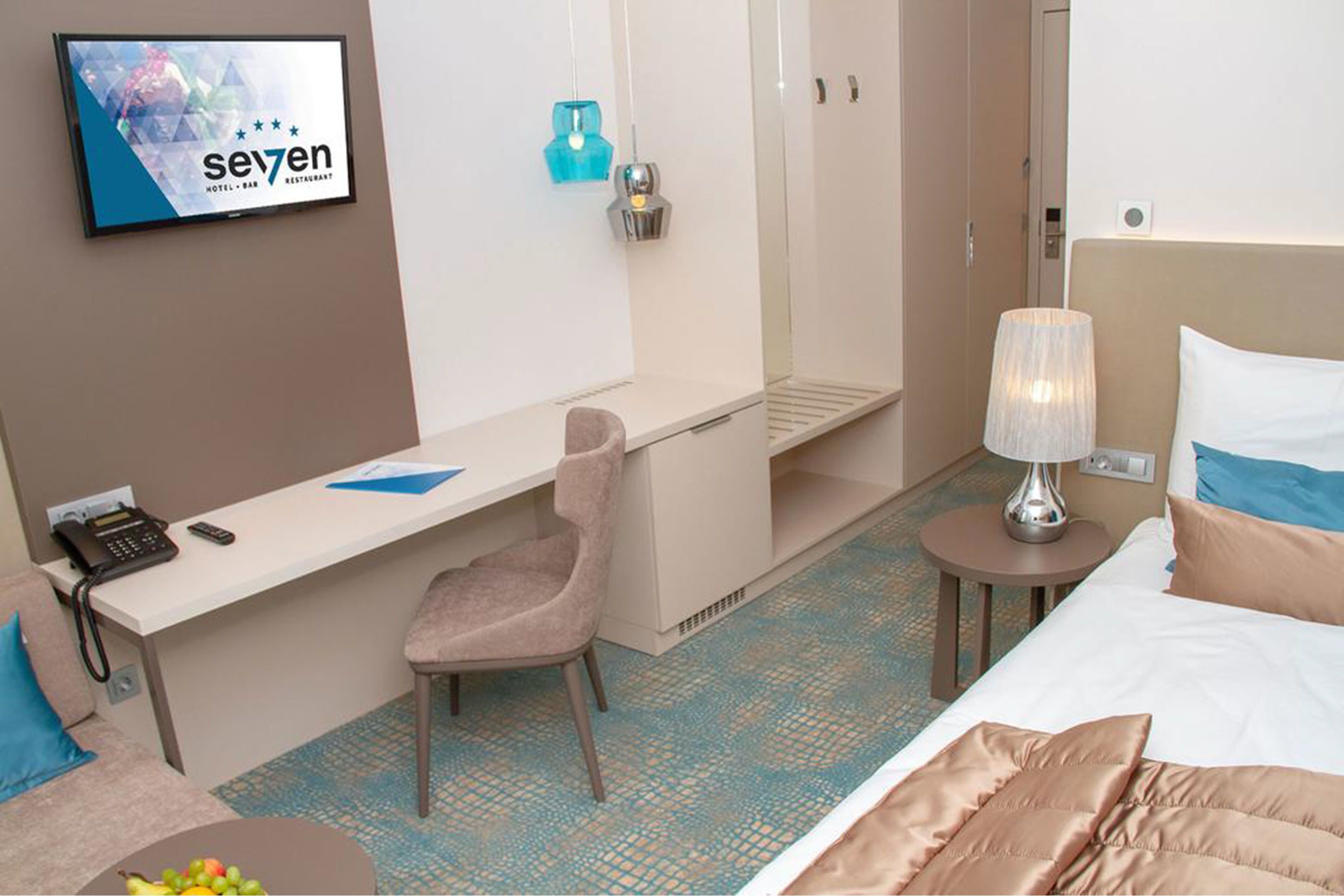 single room | in-room safe, desk, blackout curtains, soundproofing