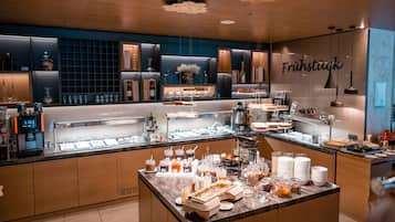 Free daily buffet breakfast