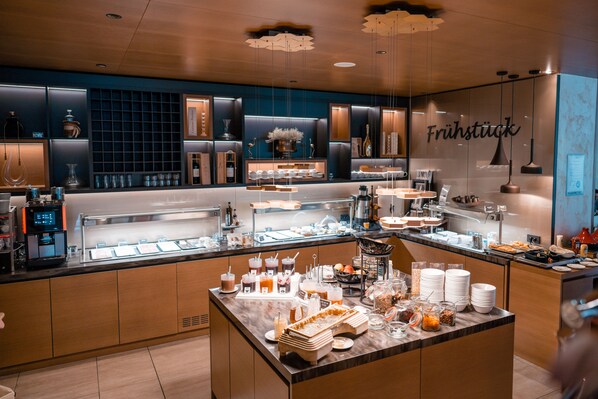 Free daily buffet breakfast