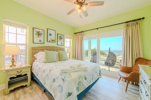 4 bedrooms, free WiFi, bed sheets - THIS CHARMING Island home was once featured in Parade of Homes and you'll discover why immediately! (St. George Island)