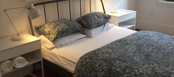 Spacious 2 bedroom -MIT, Harvard, Central Square with parking*