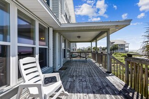 Terrace/patio - DELIGHT IN THE CHEERFUL AMUSEMENT of the sand crabs dancing in the moonlight. (St. George Island)