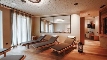 Sauna, steam room