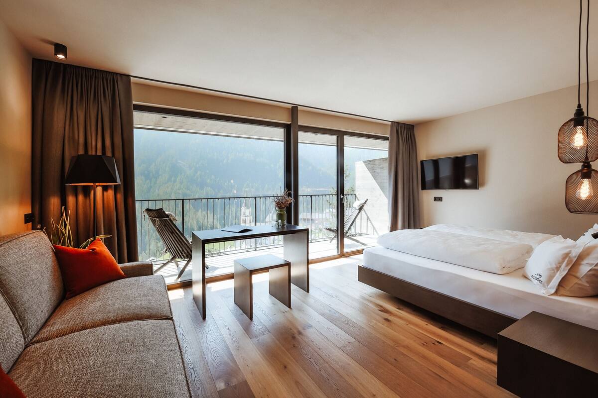 Junior Suite, Balcony | Living area