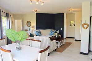 Apartment, 3 Bedrooms | Living room | 42-inch flat-screen TV with satellite channels, TV - Lagoon Terrace 14 (Plettenberg Bay)