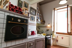 Fridge, microwave, oven, stovetop - Golden Cosy Cottage (Firenze)
