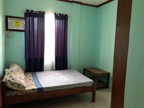 Deluxe Room | Iron/ironing board, free WiFi, bed sheets