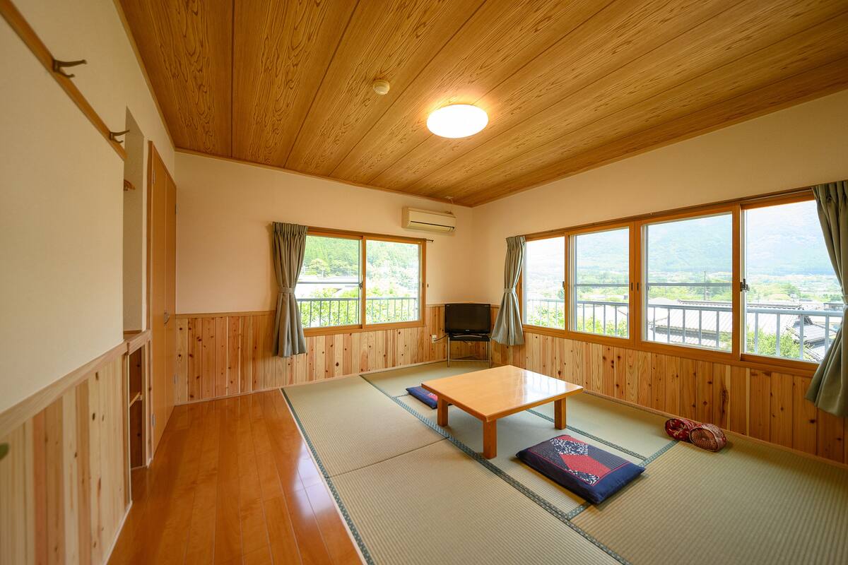 Standard Japanese Style Room with Shared Bathroom, Suisen