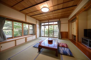Chambre traditionnelle, dans l’édifice annexe (Japanese Style,with Private toilet)