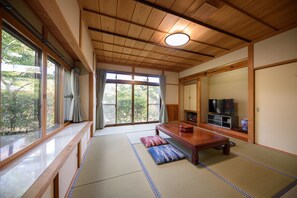 Chambre traditionnelle, dans l’édifice annexe (Japanese Style,with Private toilet)
