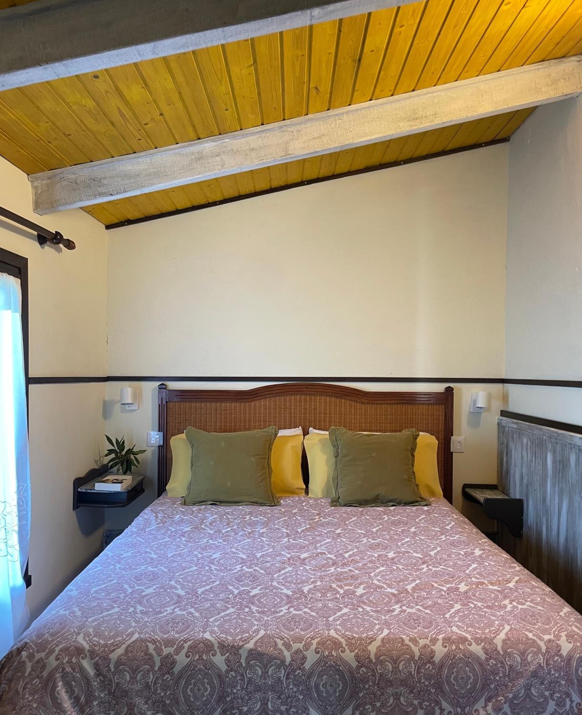 Kalis bunyi, Wi-fi percuma, cadar katil 