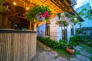 Breakfast, lunch served; local and international cuisine, garden views - Hoi An Garden Sea Homestay (Da Nang)