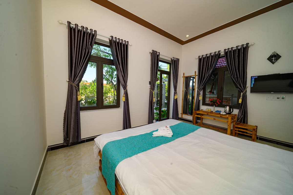 1 bedroom, minibar, desk, laptop workspace