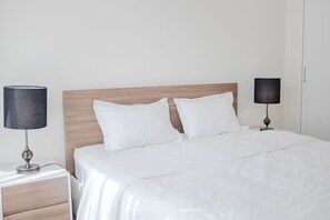 Superior-Apartment, 2 Schlafzimmer | Schreibtisch, kostenloses WLAN