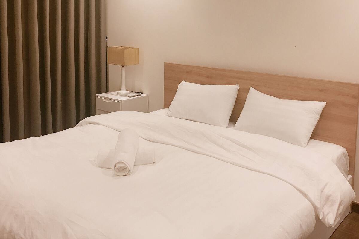 Deluxe Apartment, 2 Bedrooms | Desk, free WiFi